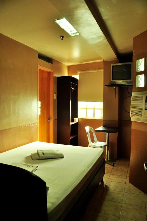 Postel nebo postele na pokoji v ubytování GV Hotel - Talisay City