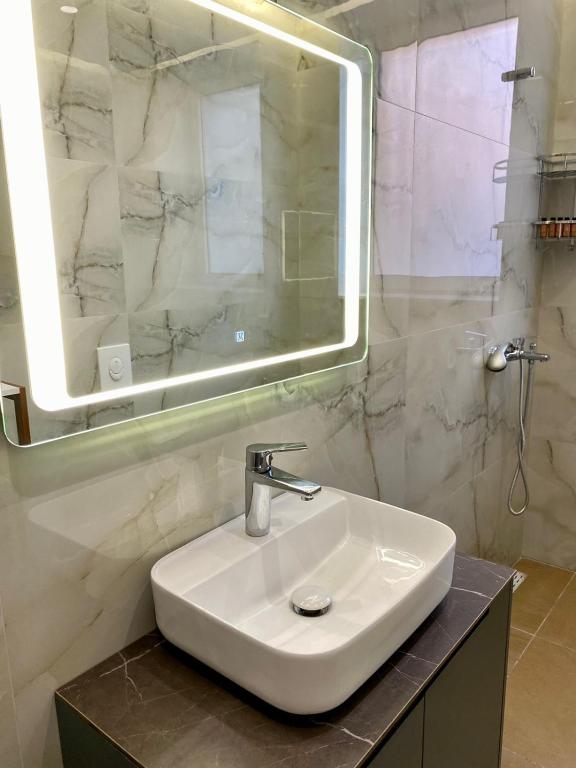Uma casa de banho em Primo Hotel