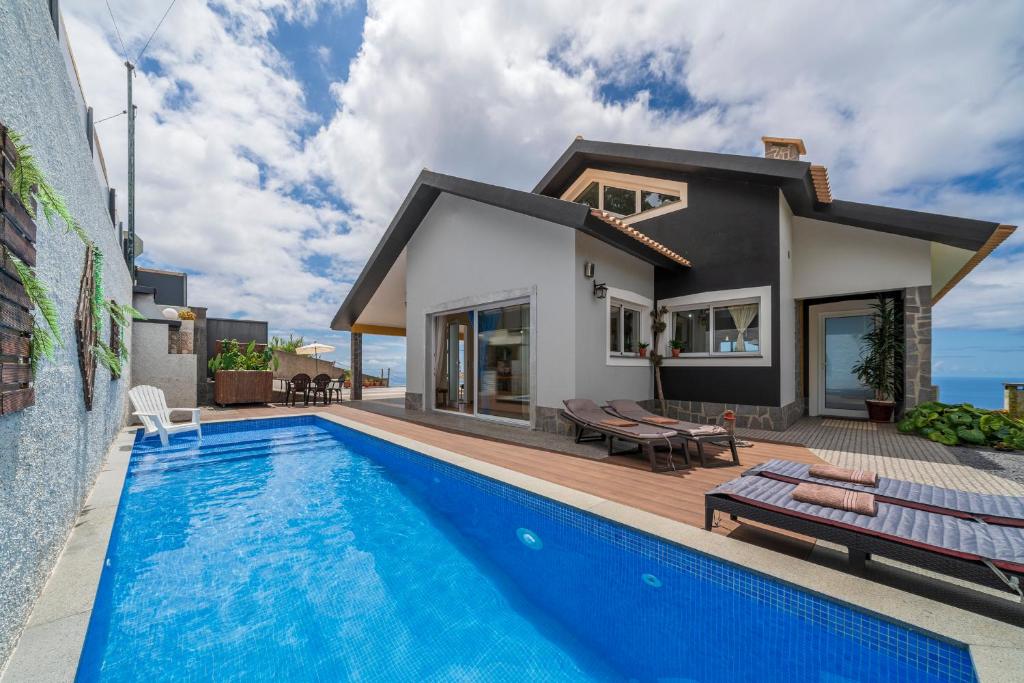 Swimmingpoolen hos eller tæt på Villa Sea Colors by An Island Apart