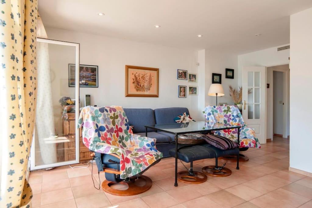 Posedenie v ubytovaní Spectacular penthouse in front of the sea, 200 m2 terrace - Arruzafa Playa