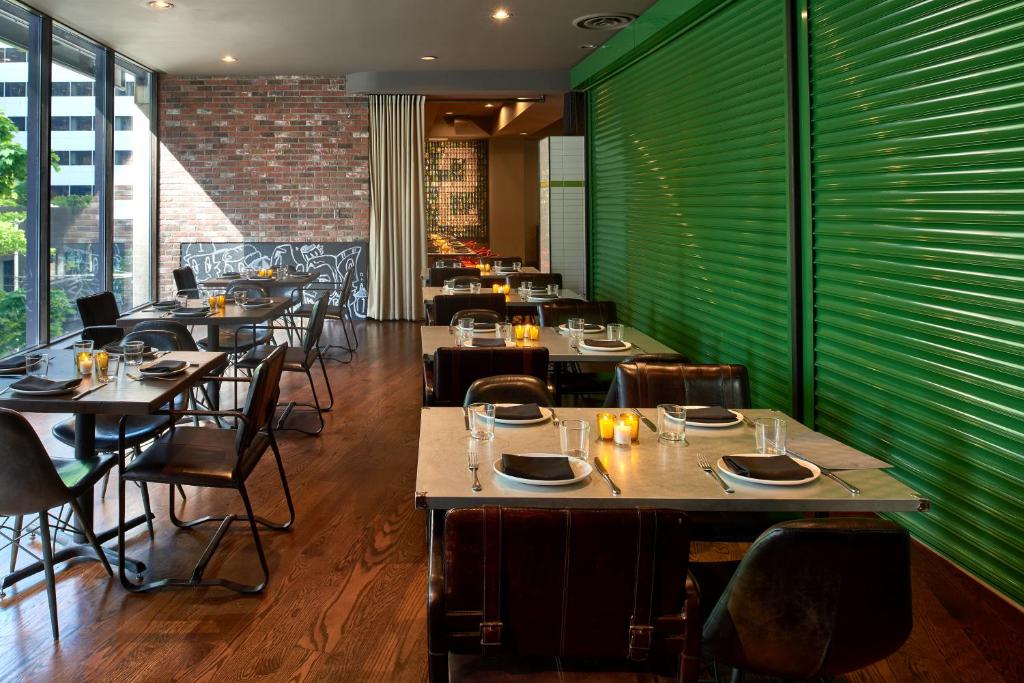 Restaurace v ubytování Kimpton Hotel Monaco Seattle by IHG