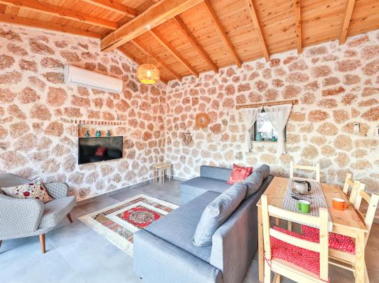 A television and/or entertainment centre at Villa mirador stone
