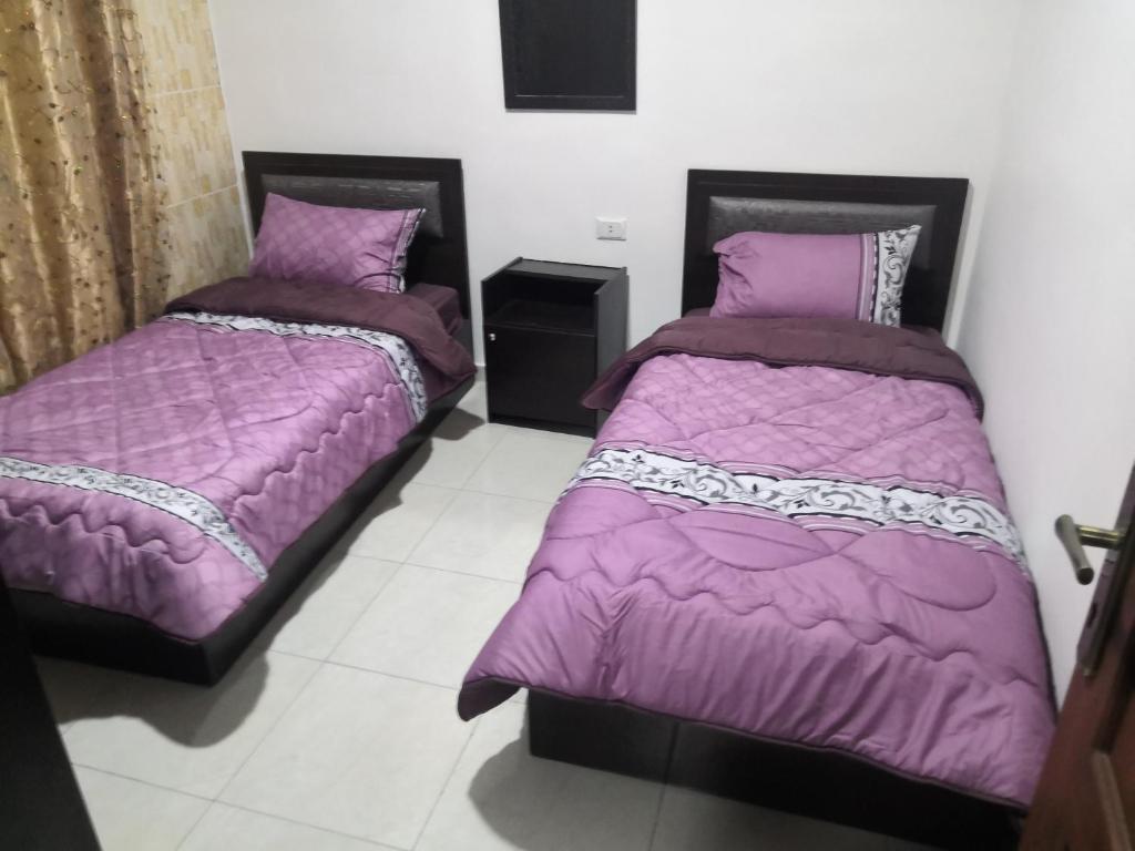 two beds sitting next to each other in a room at Al-Shokhaibie 51 Building- Soufan Studios in Ţāb Kirā‘