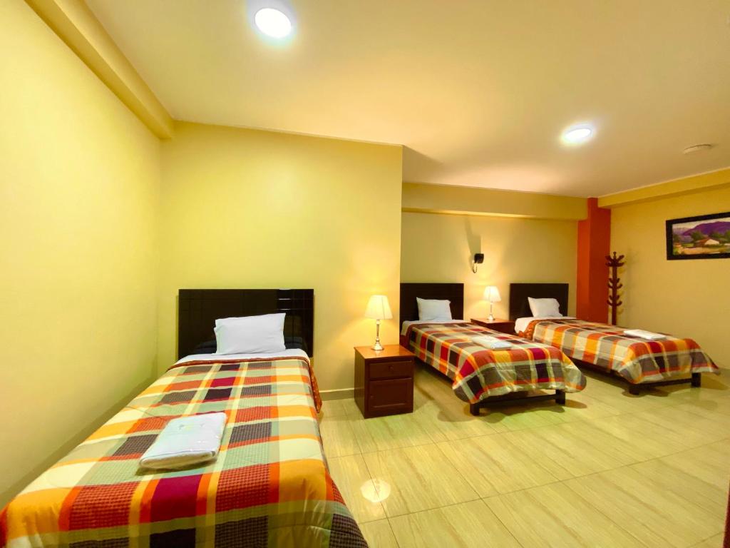 Postel nebo postele na pokoji v ubytování Hotel Las Palmeras