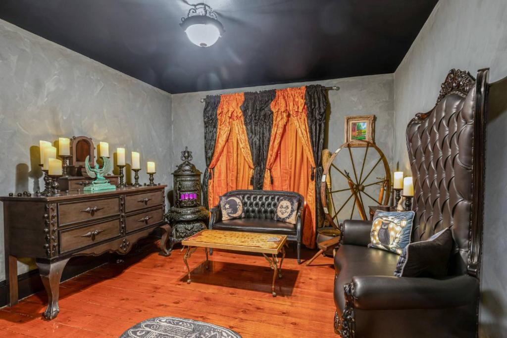 The Warlock House, Salem Nove cijene za 2023.