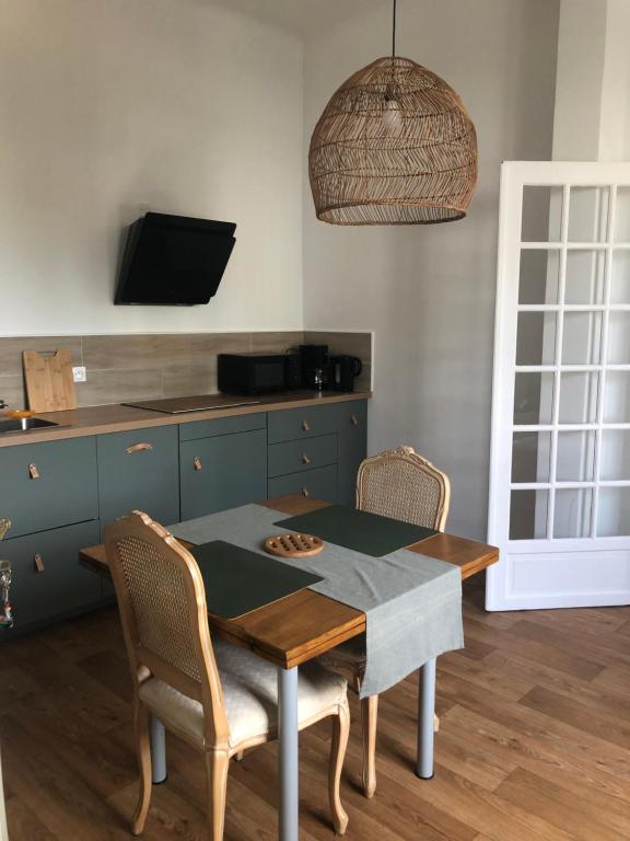 Televízia a/alebo spoločenská miestnosť v ubytovaní Étoile de la plage T2 Parking gratuit