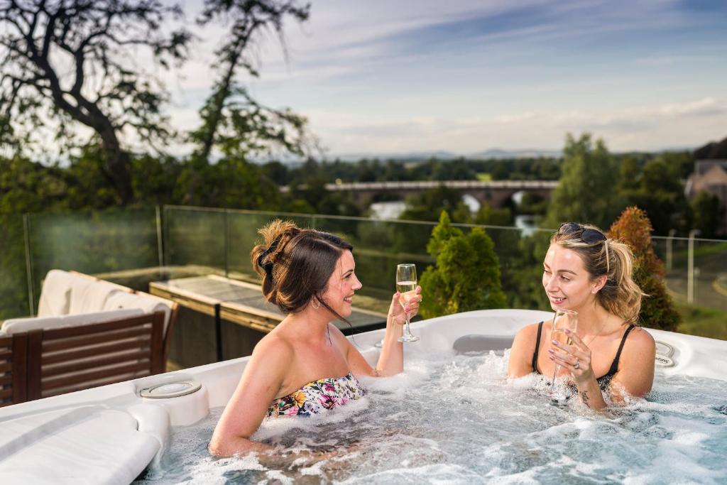 Knowehead Penthouse Apartment with Rooftop Hot Tub, Perth (updated