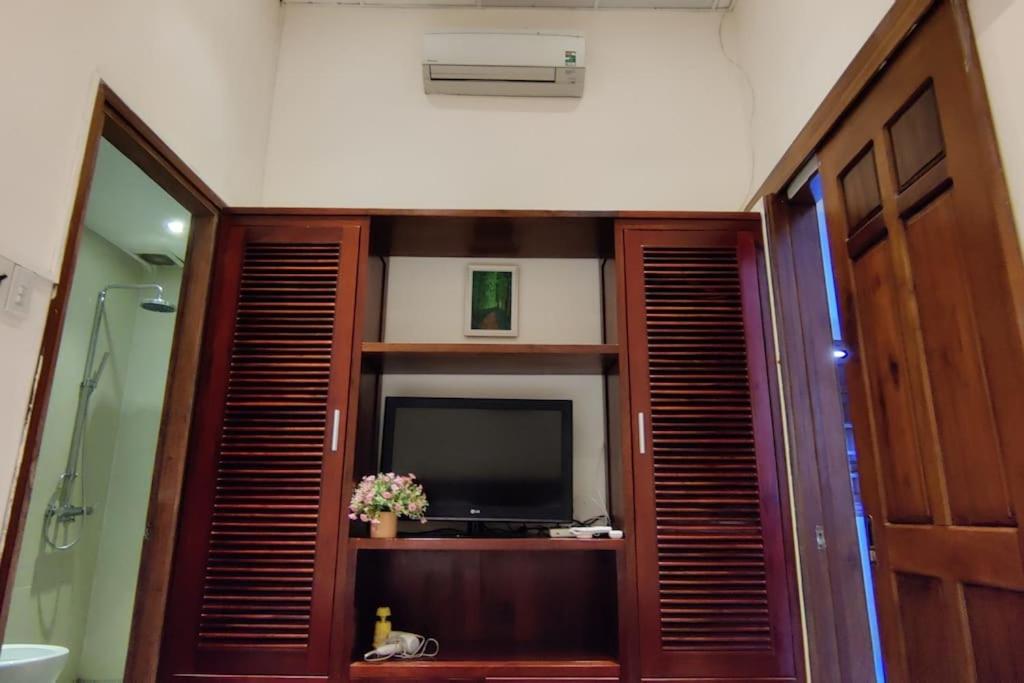 TV a/nebo společenská místnost v ubytování Banyan Villa Nha Trang