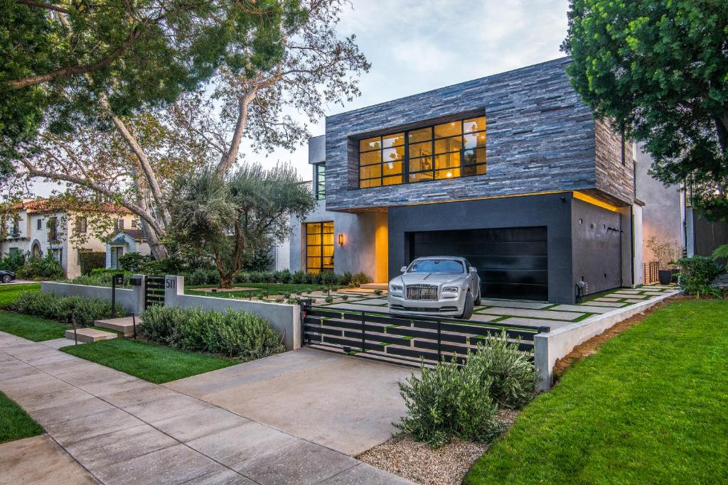 Villa Beverly Hills Majestic Modern Mansion, Los Angeles, CA