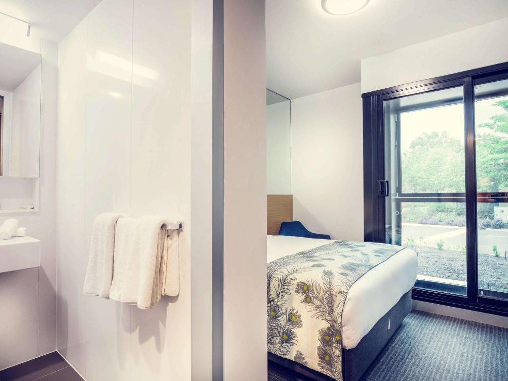 Postel nebo postele na pokoji v ubytování Mercure Darwin Airport Resort