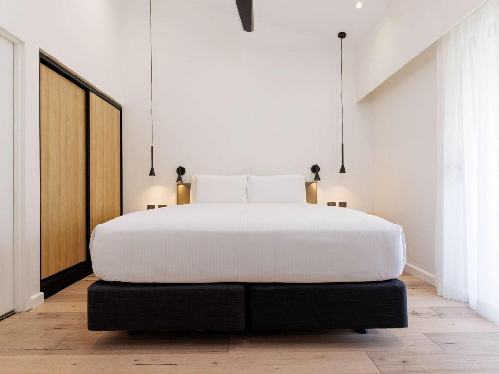 Postel nebo postele na pokoji v ubytování Mercure Darwin Airport Resort