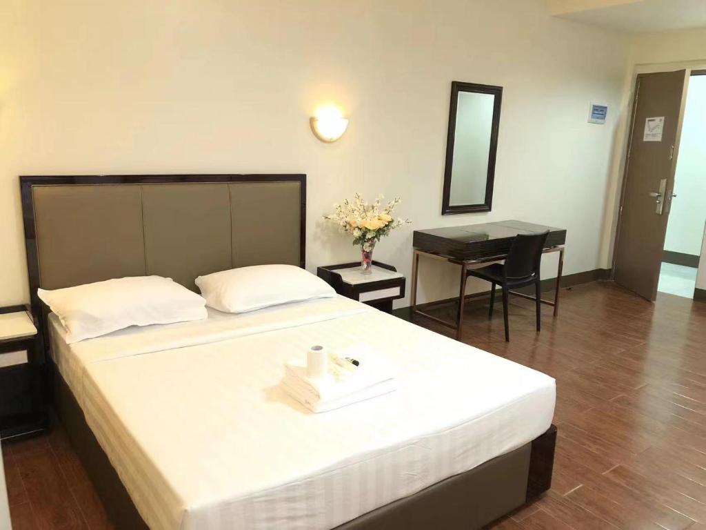 Postel nebo postele na pokoji v ubytování Meaco Royal Hotel- Aparri