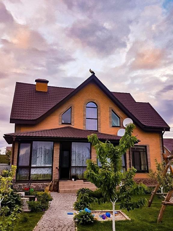Rent rooms in a large private home