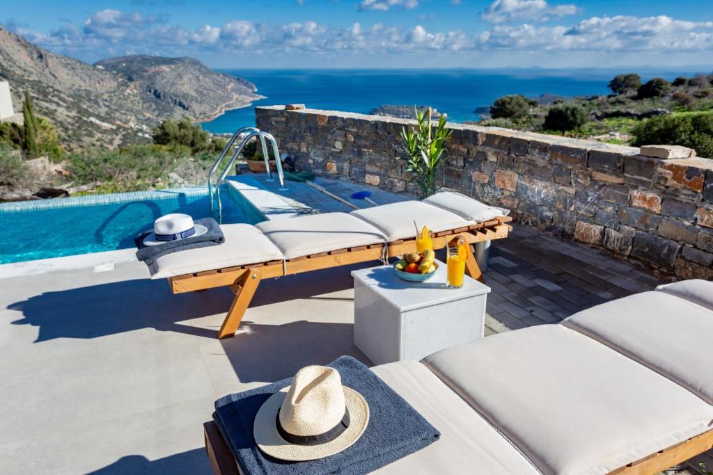 Zdjęcie z galerii obiektu Villa Nesea Elounda With Private Pool - Happy Rentals w Elundzie