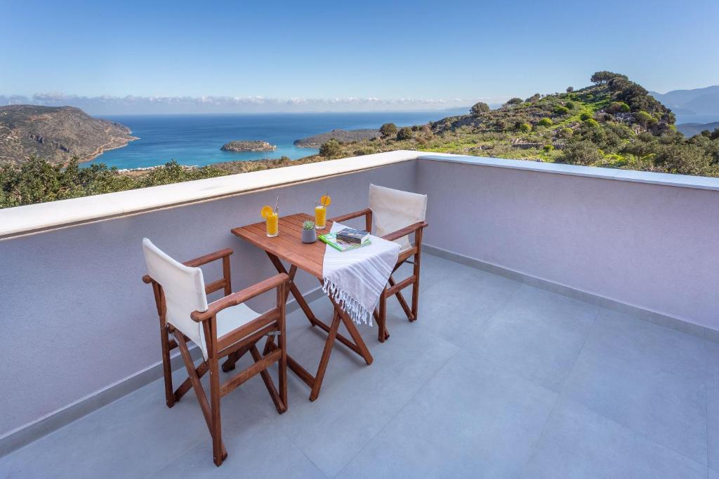 Zdjęcie z galerii obiektu Villa Nesea Elounda With Private Pool - Happy Rentals w Elundzie
