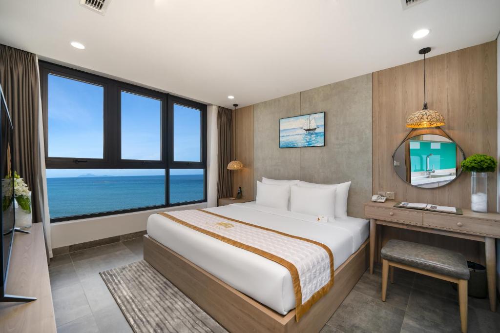 Postel nebo postele na pokoji v ubytování Nguyen Gia Hotel