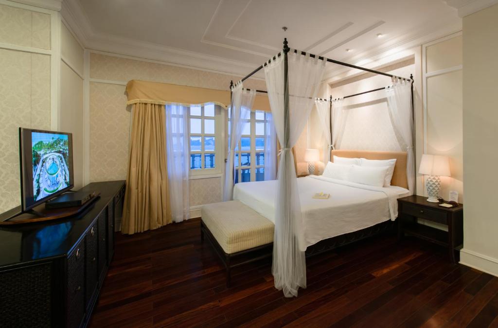 Executive Suite Ocean View + Inclusive One-Time Afternoon Tea per room