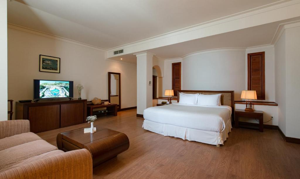 Premium Deluxe King with Ocean View  + Inclusive One-Time Afternoon Tea per room