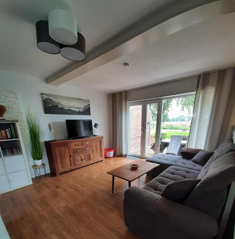 TV a/nebo společenská místnost v ubytování Ferienhaus Weitblick