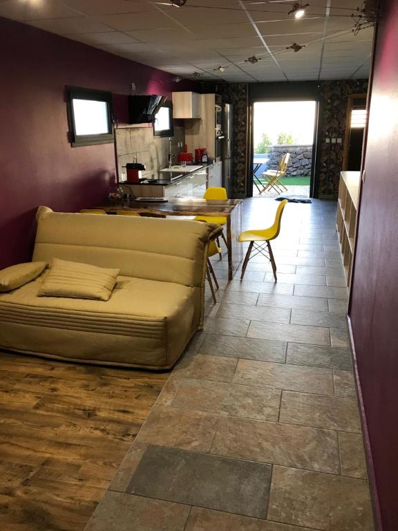 Posezení v ubytování loft meublé fonctionnel proche de grande anse