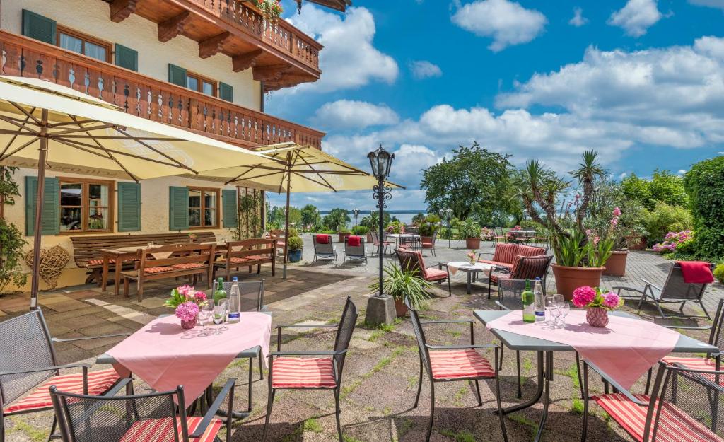 Um restaurante ou outro lugar para comer em Schoiner See-Hotel, Garni