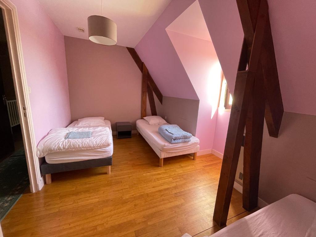 Łóżko lub łóżka w pokoju w obiekcie Villa piscine 15 Personnes
