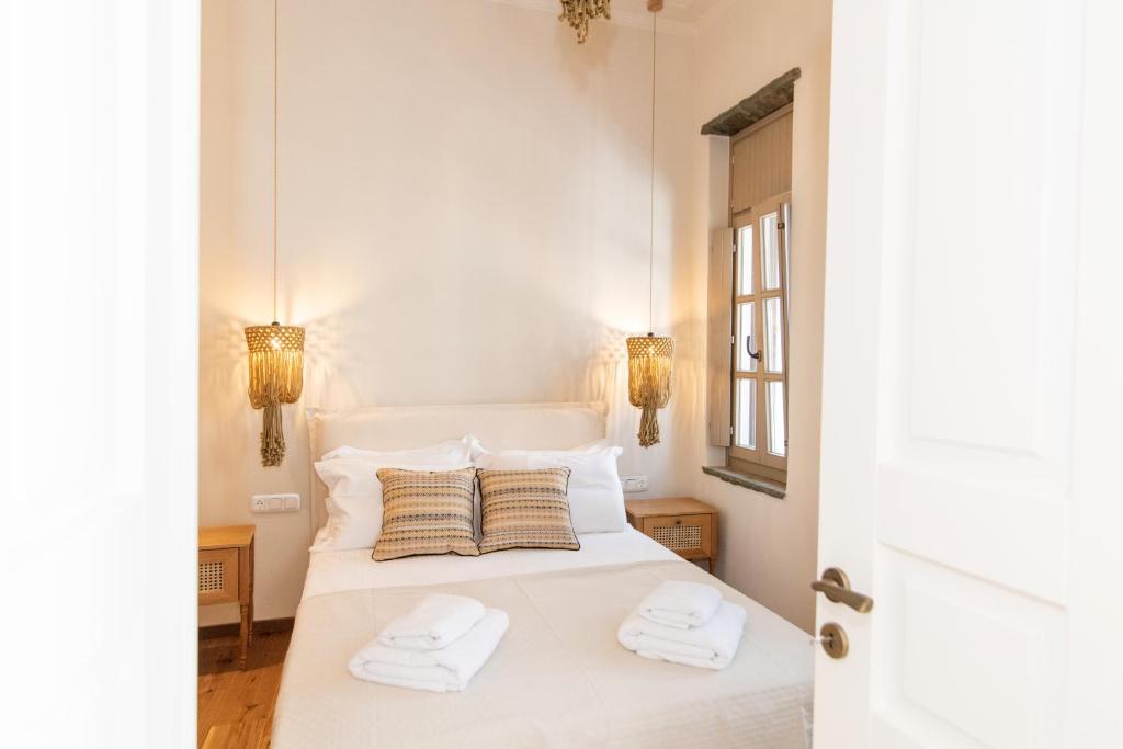 Posteľ alebo postele v izbe v ubytovaní 4TWaves Downtown House - Entire central apartment