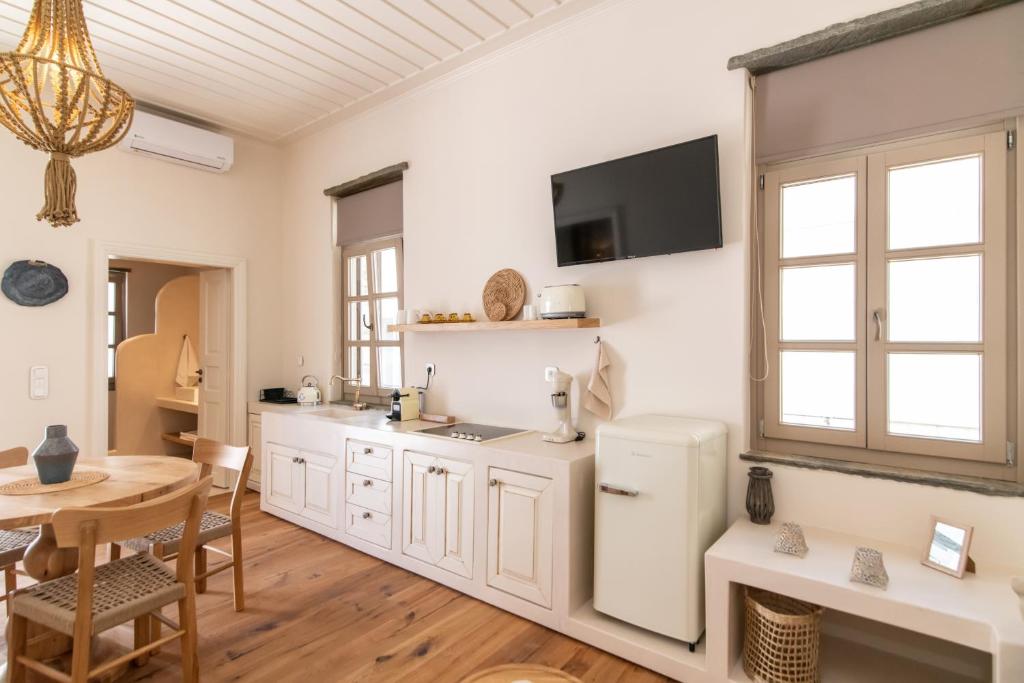 Kuchyňa alebo kuchynka v ubytovaní 4TWaves Downtown House - Entire central apartment