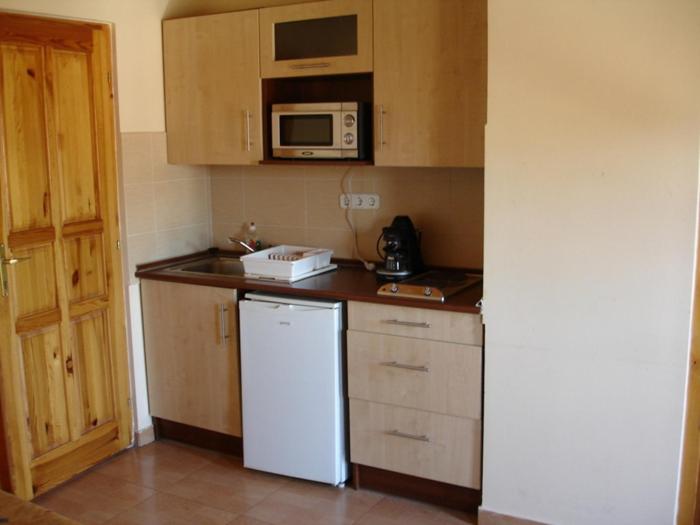 Kuchyňa alebo kuchynka v ubytovaní Mediterrán Apartman és Vendégház