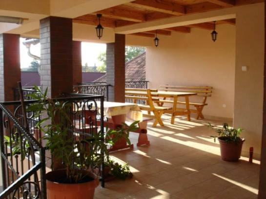 Balkón alebo terasa v ubytovaní Mediterrán Apartman és Vendégház