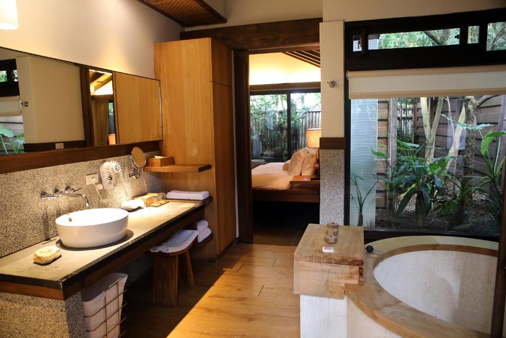 a bathroom with a large tub and a sink at Mudanwan Villa in Mudan