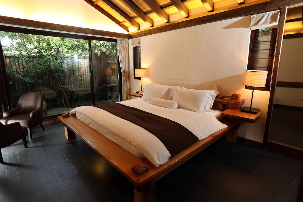 a bedroom with a large bed and a large window at Mudanwan Villa in Mudan
