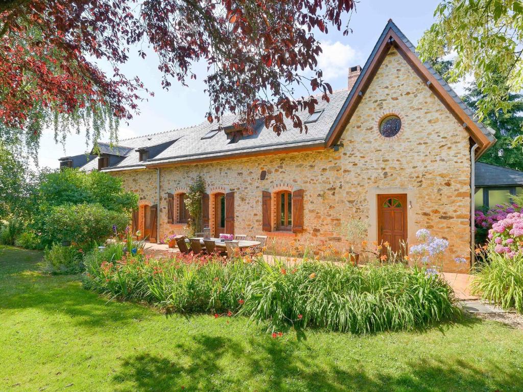 a stone house with a garden in front of it at Le Clos du Piheux in Thorigné-dʼAnjou