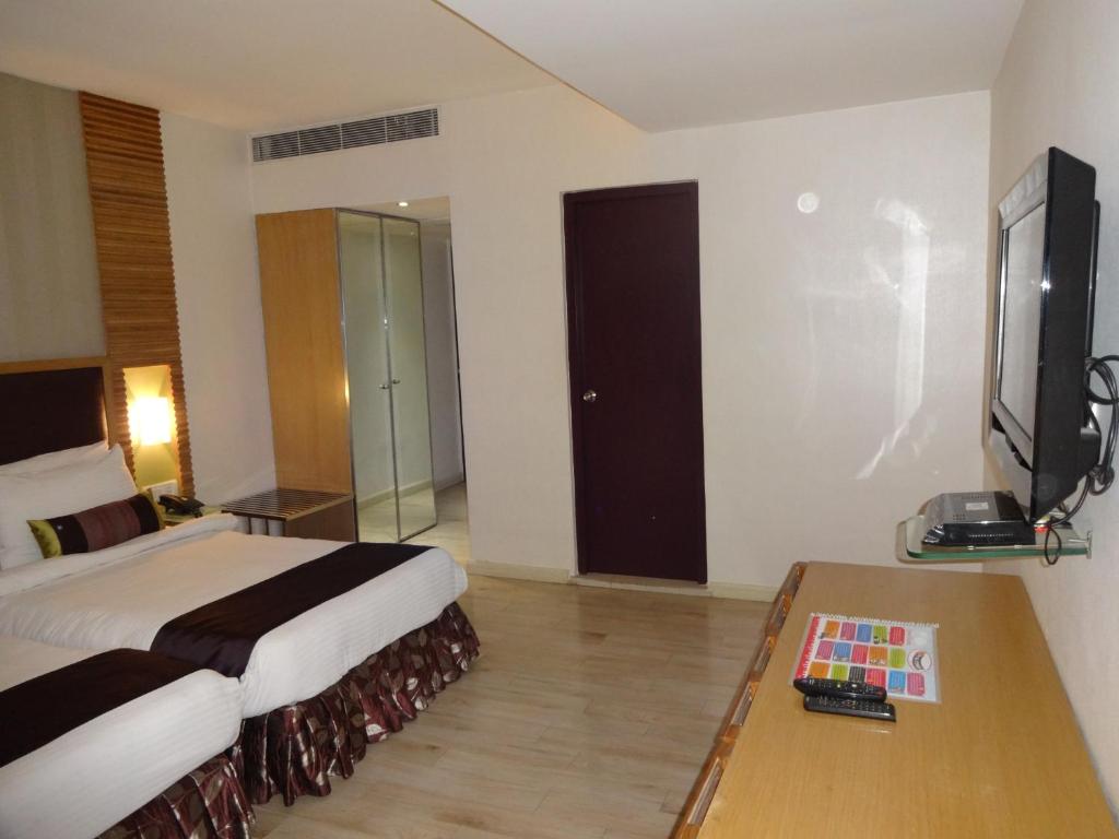 The Purple Leaf Hotels - Deluxe Double Or Twin Room