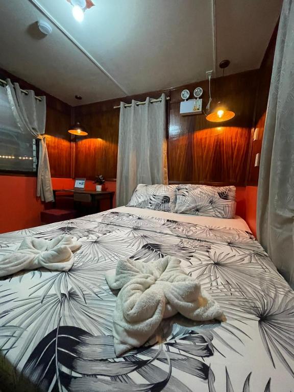 Postel nebo postele na pokoji v ubytování Anda Poseidon’s Beach Resort