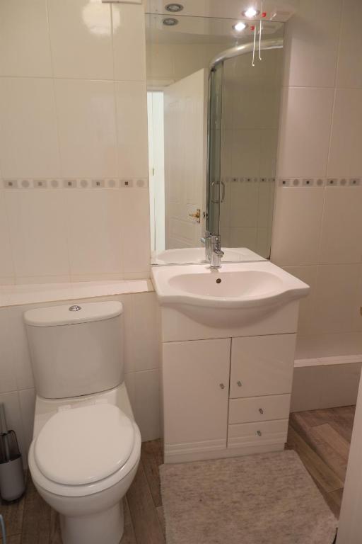 Colchester Sunny Studio Apartment with EV Charging Point - 1ベッドルームのアパート