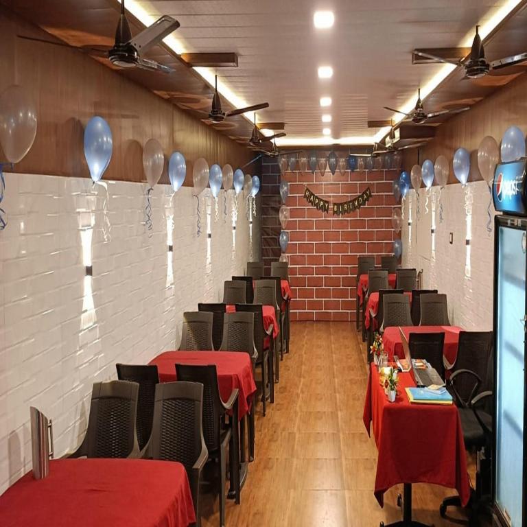 Posezení v ubytování Hotel Geetanjali St Bus Stand Panvel