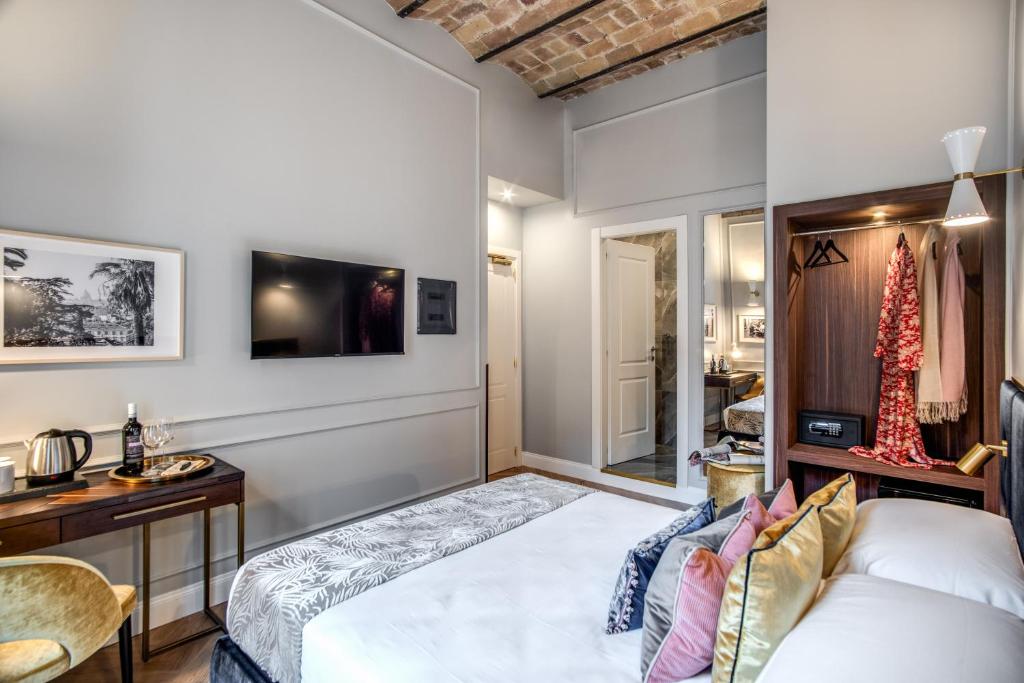 Postel nebo postele na pokoji v ubytování Tree Charme Augusto Luxury Suites