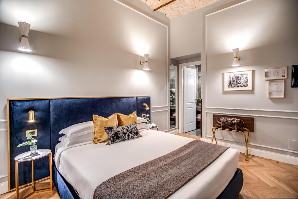 Postel nebo postele na pokoji v ubytování Tree Charme Augusto Luxury Suites
