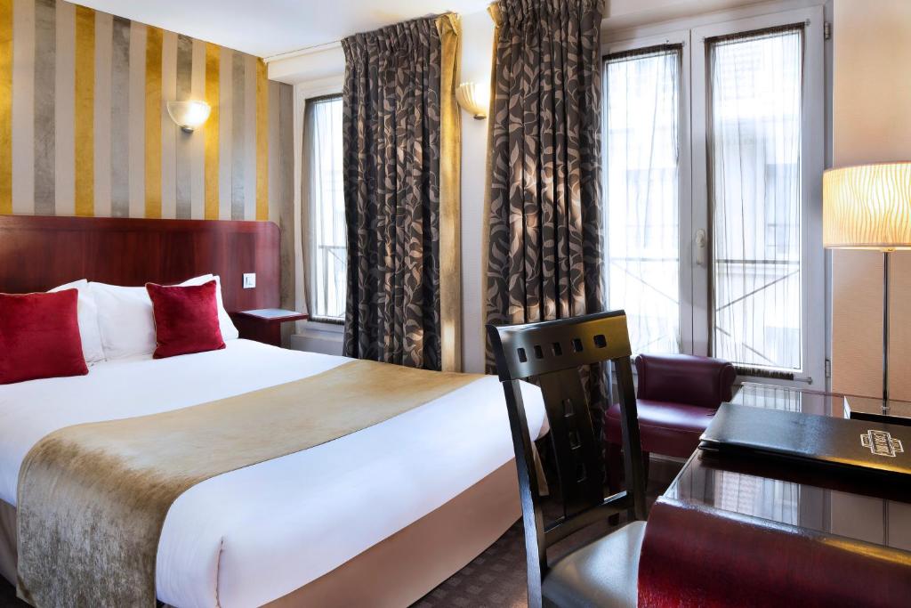 Postel nebo postele na pokoji v ubytování Hotel Opéra d'Antin