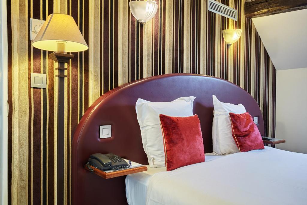 Postel nebo postele na pokoji v ubytování Hotel Opéra d'Antin