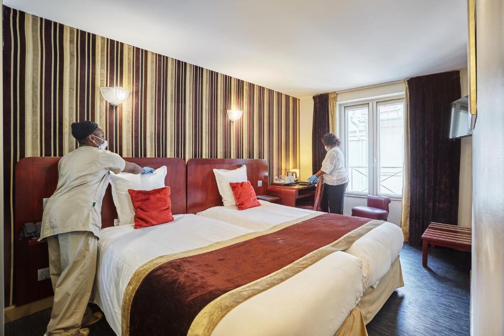 Postel nebo postele na pokoji v ubytování Hotel Opéra d'Antin