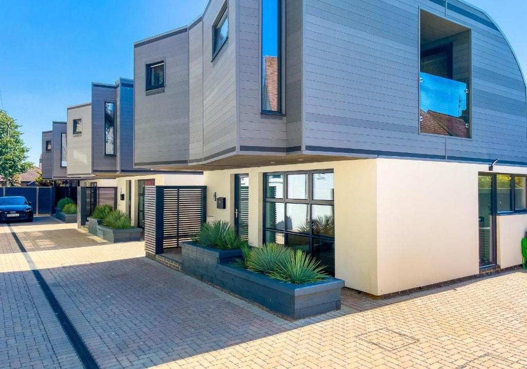 Green Mews 2 with Free Parking By My Getaways, Brighton & Hove