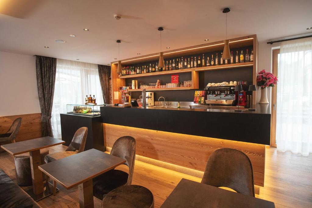 Lounge nebo bar v ubytování Hotel La Perla