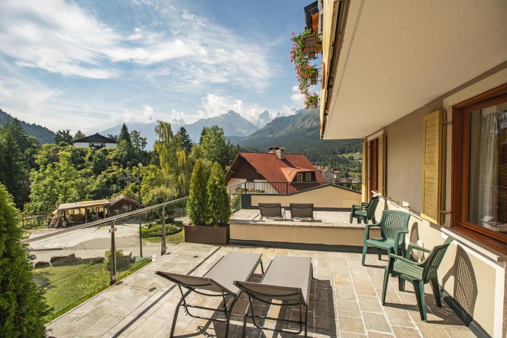 Nespecifikovaný výhled na hory nebo výhled na hory při pohledu z hotelu
