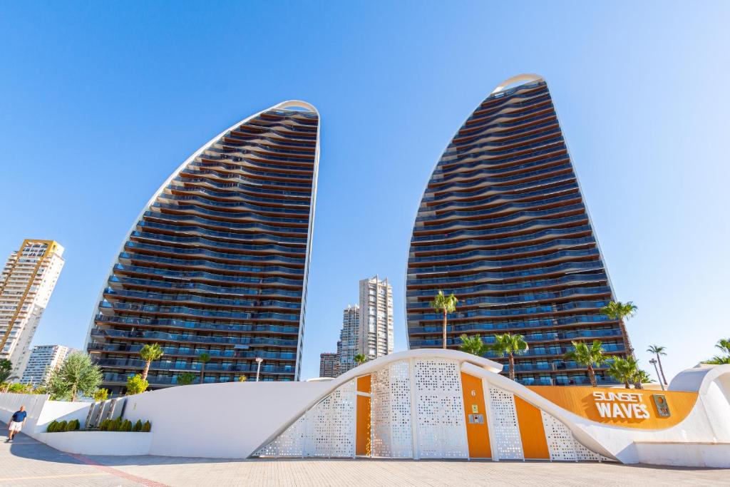 SUNSET WAVES blue sky apartment - شقق ذات غرفتي غرفتين
