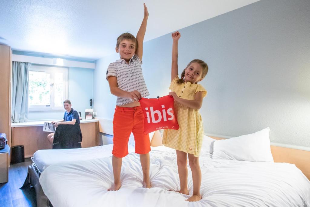 Postel nebo postele na pokoji v ubytování ibis Bourges Centre