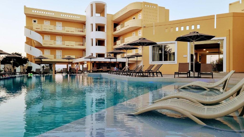 Bazén v ubytovaní Sunny Bay Hotel alebo v jeho blízkosti
