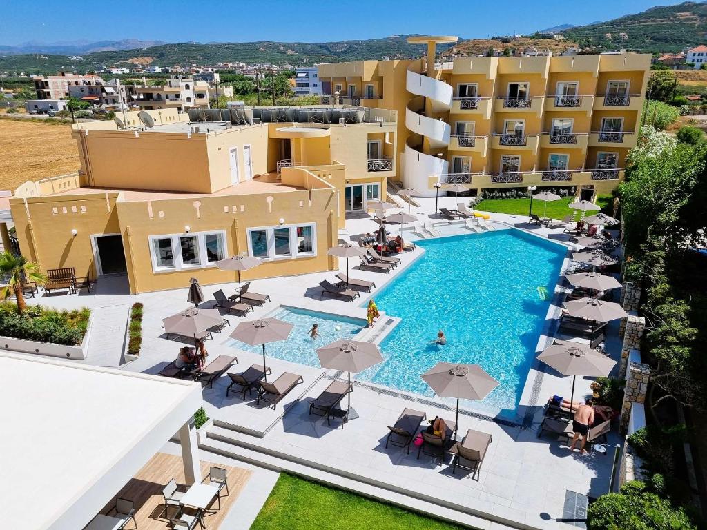 Bazén v ubytovaní Sunny Bay Hotel alebo v jeho blízkosti