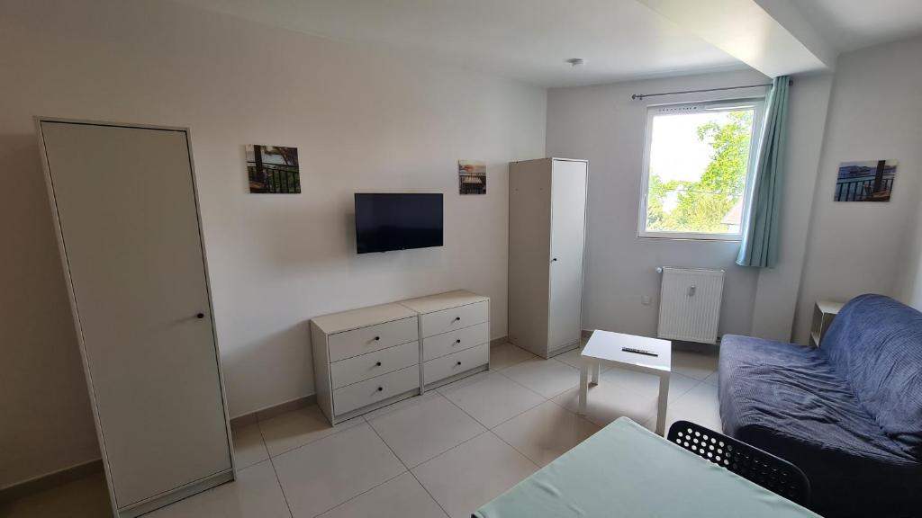 Televisor o centre d'entreteniment de a break somewhere Studio for 2 people in Montfermeil